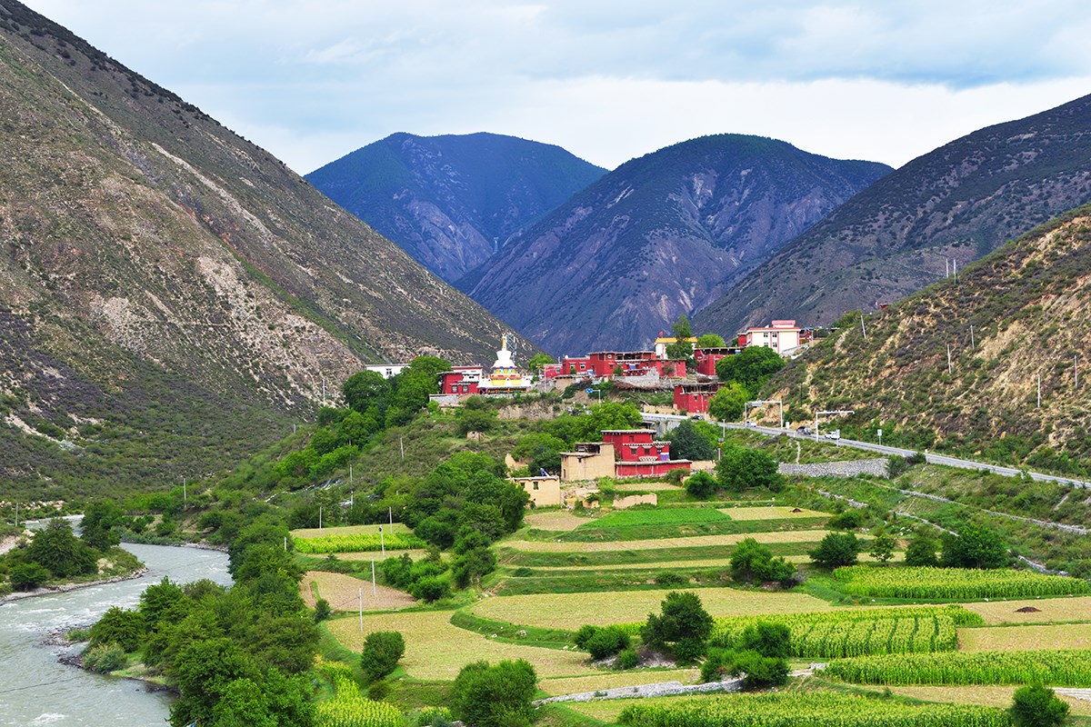 Village in Baxoi